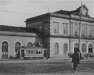 Tram in
              front of the Campanhã station
